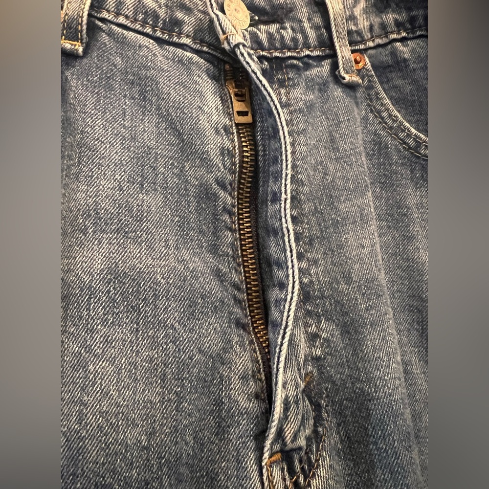Levi’s Classic Blue Denim Jeans - Picture 4 of 8